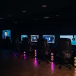 연신내점 게이밍룸 – RGB 조명과 최신 게이밍 셋업